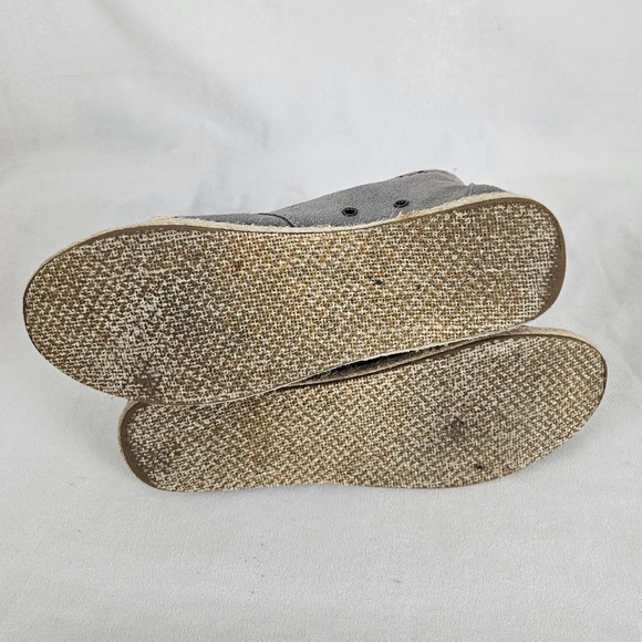 Toms Embroidered Grey Suede Desert Boot Moccasin Size 9.5 - Picture 2 of 11